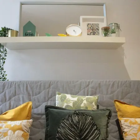 Cozy One Bedroom + Patio Garden Apartment *