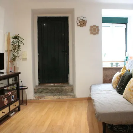 Cozy One Bedroom + Patio Garden Lissabon