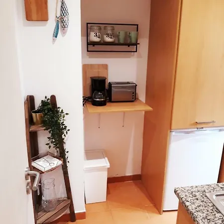Cozy One Bedroom + Patio Garden * Lisbon